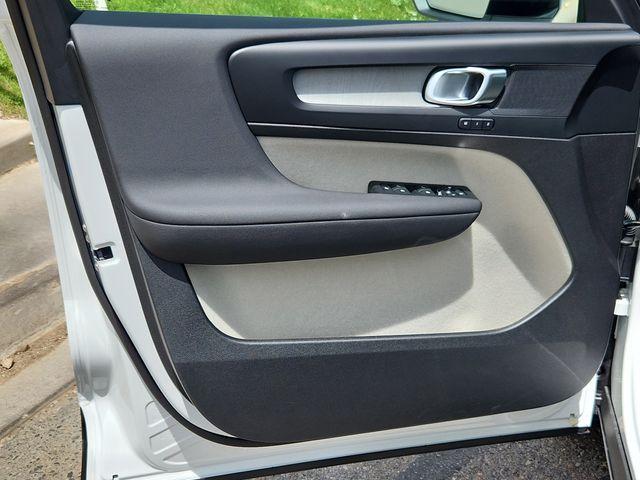 new 2026 Volvo XC40 car