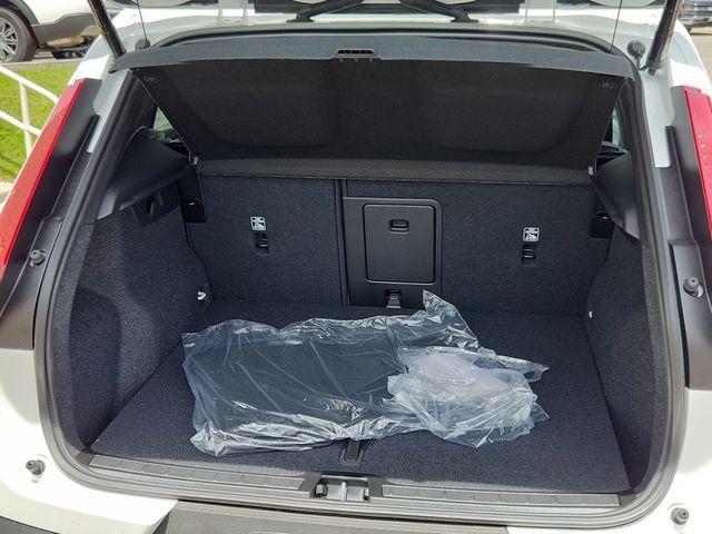 new 2026 Volvo XC40 car