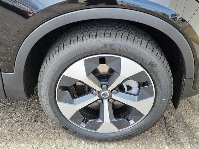 new 2025 Volvo XC40 car, priced at $48,335