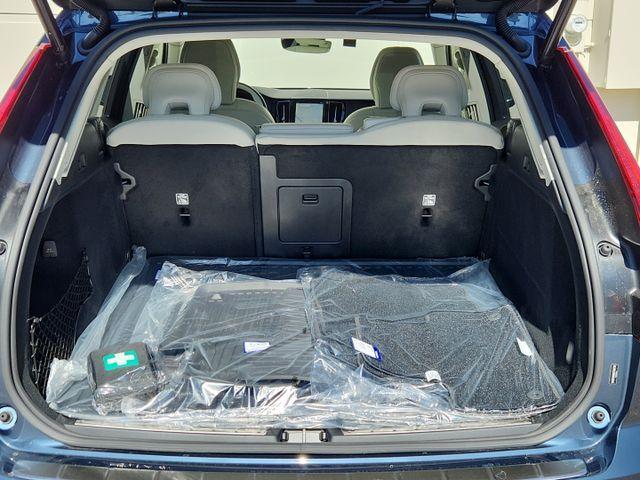 new 2025 Volvo XC60 car, priced at $60,660