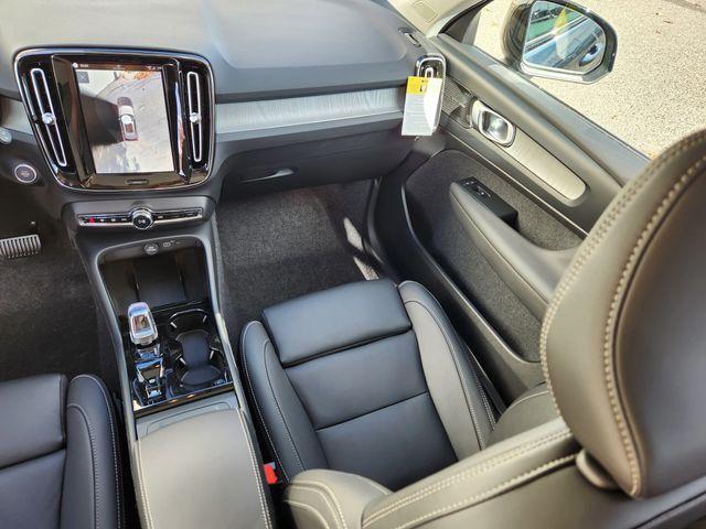 new 2026 Volvo XC40 car