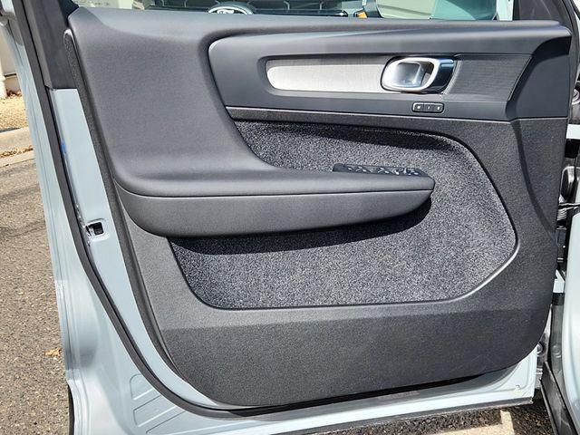 new 2025 Volvo XC40 car, priced at $46,035