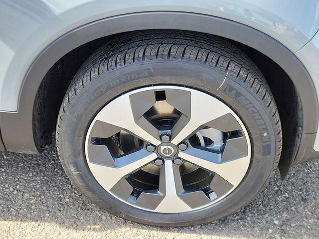 new 2025 Volvo XC40 car, priced at $46,035