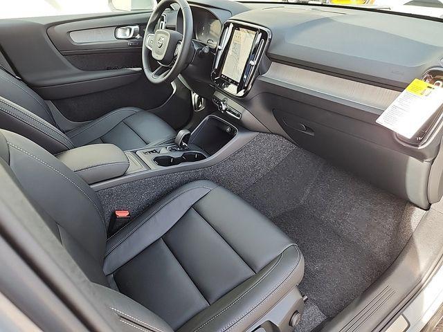 new 2025 Volvo XC40 car, priced at $46,035