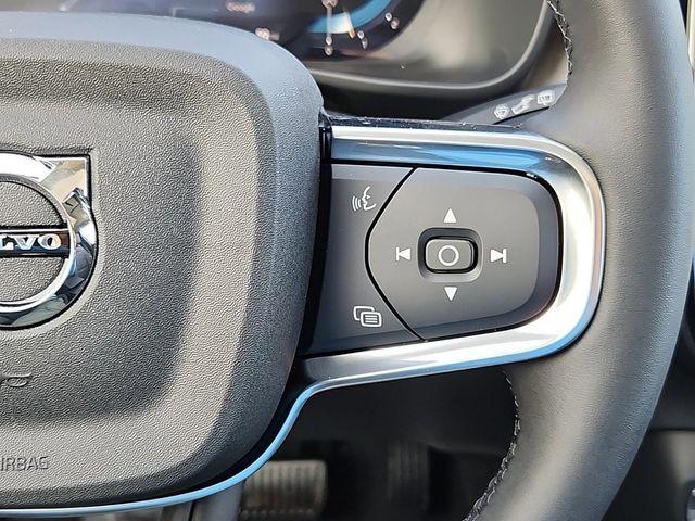 new 2025 Volvo XC40 car, priced at $46,035