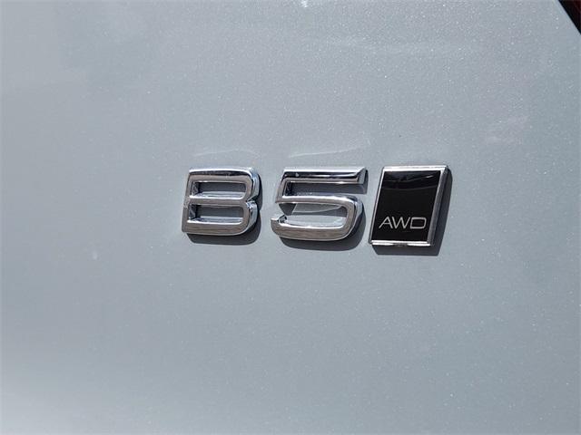 new 2025 Volvo XC40 car, priced at $46,035