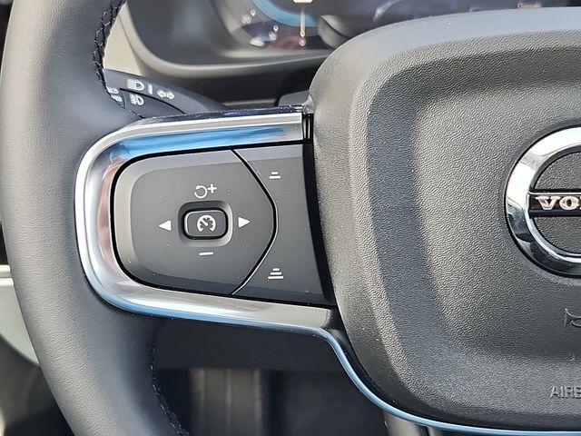 new 2025 Volvo XC40 car, priced at $46,035