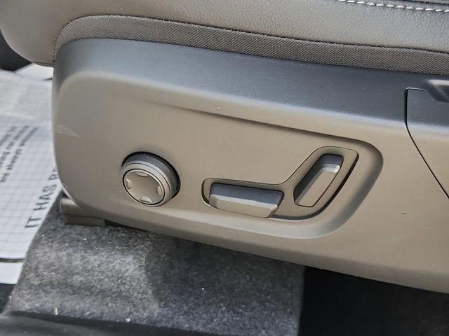 new 2025 Volvo XC40 car, priced at $46,035