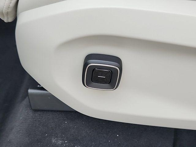 new 2025 Volvo EX90 car, priced at $80,640