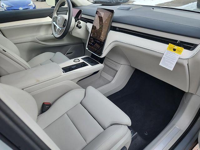 new 2025 Volvo EX90 car, priced at $80,640