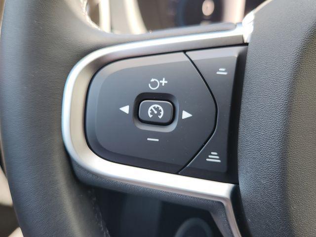 new 2025 Volvo XC60 car, priced at $49,095