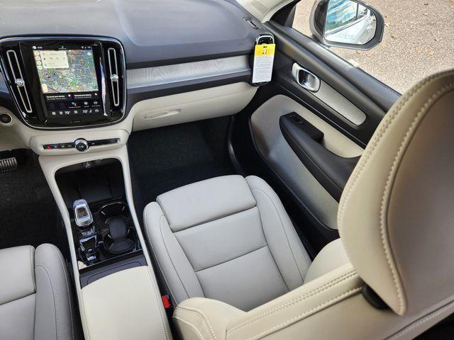 new 2026 Volvo XC40 car