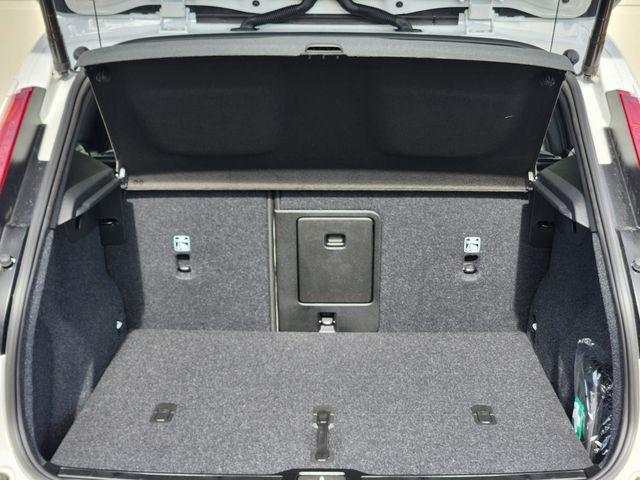 new 2026 Volvo XC40 car