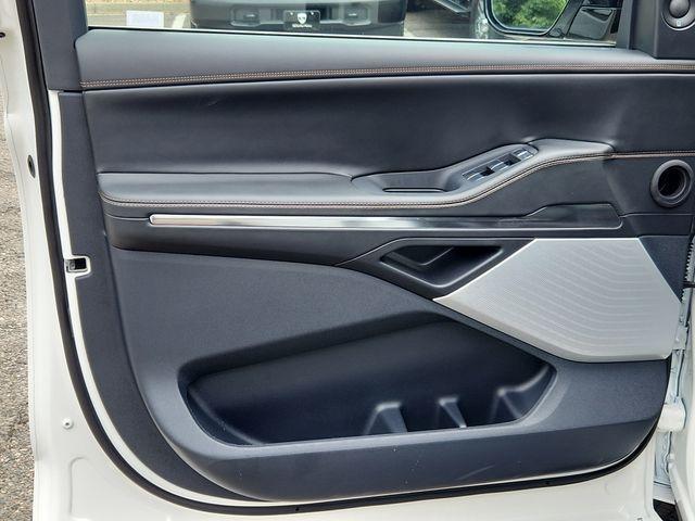 new 2025 Lincoln Navigator car, priced at $118,940