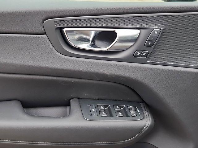 new 2025 Volvo XC60 car