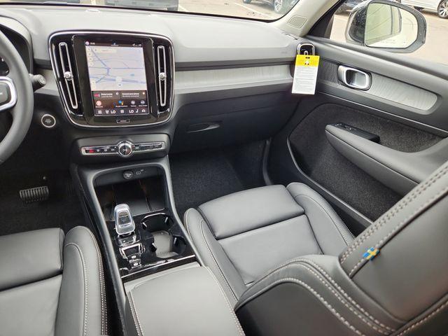 new 2026 Volvo XC40 car