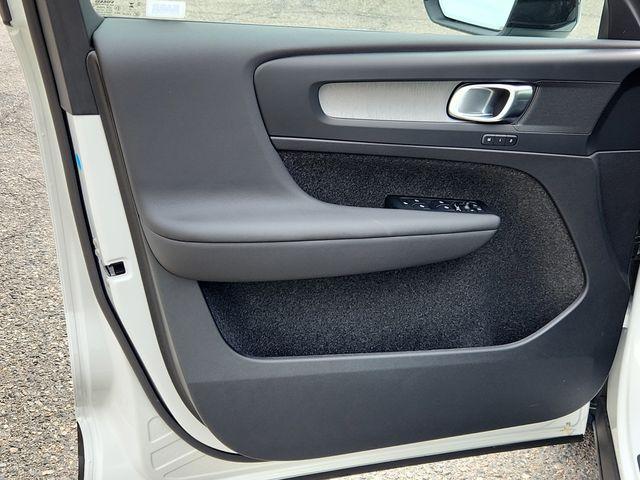 new 2026 Volvo XC40 car