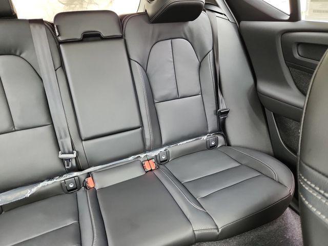 new 2026 Volvo XC40 car