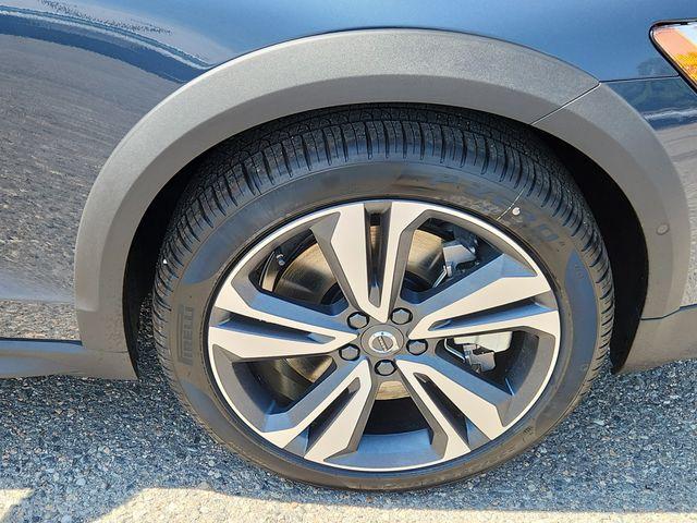 new 2026 Volvo V60 Cross Country car