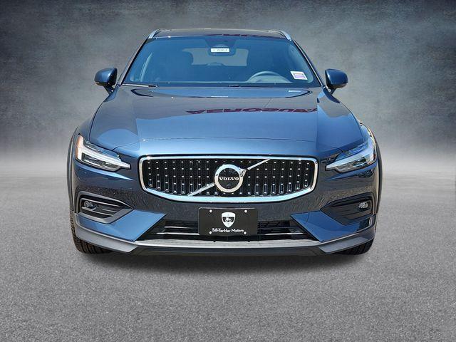 new 2026 Volvo V60 Cross Country car