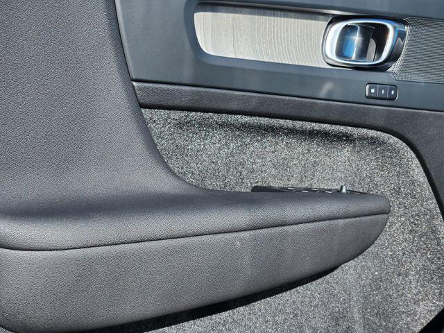 new 2026 Volvo XC40 car