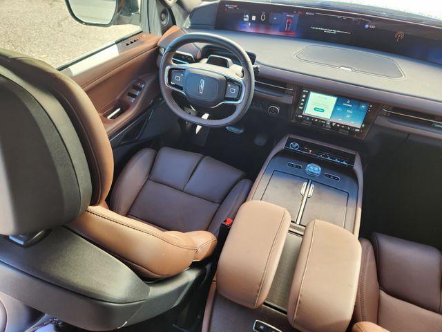 new 2025 Lincoln Navigator car, priced at $101,360