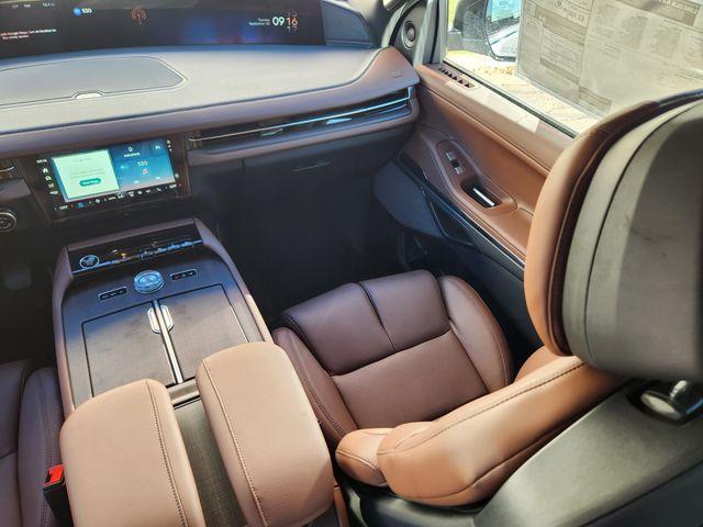 new 2025 Lincoln Navigator car, priced at $101,360