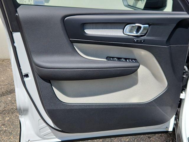 new 2026 Volvo XC40 car