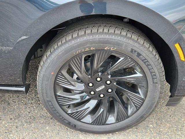 new 2025 Lincoln Navigator car, priced at $101,417