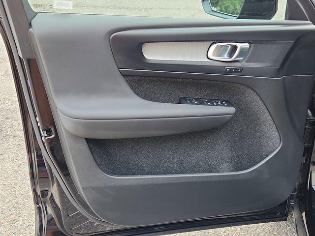 new 2026 Volvo XC40 car