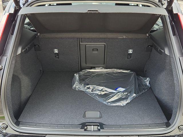 new 2026 Volvo XC40 car
