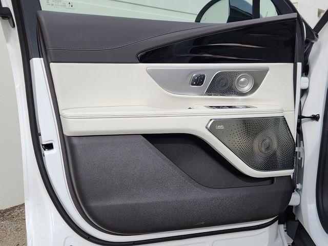 new 2025 Lincoln Nautilus car, priced at $70,112