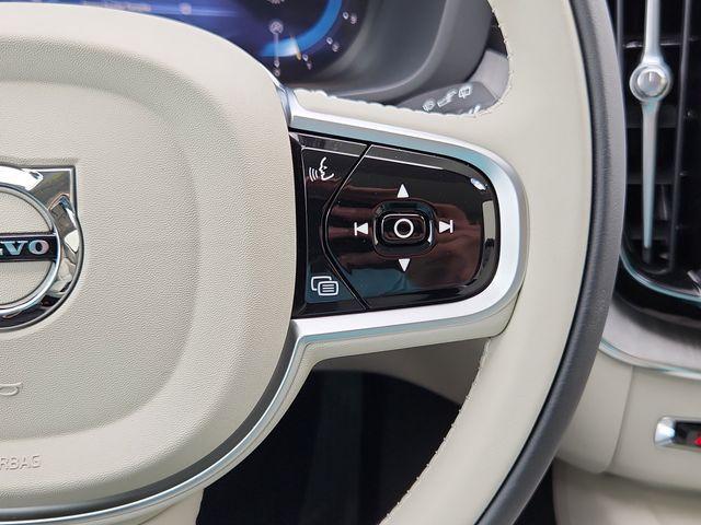 new 2025 Volvo XC60 car, priced at $60,660
