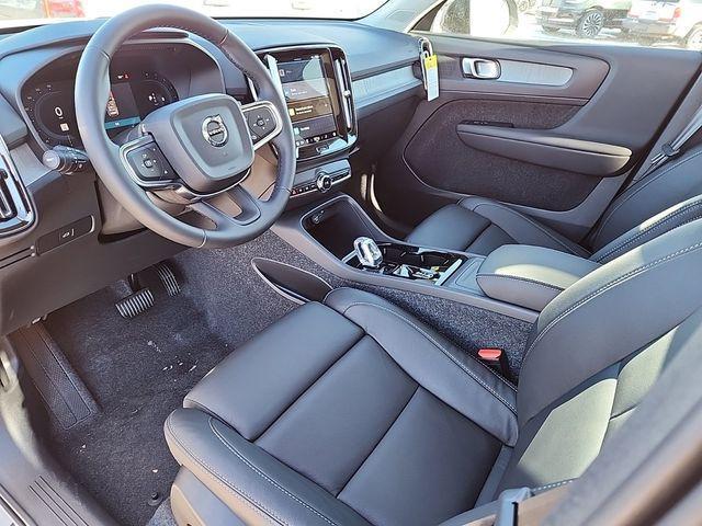 new 2025 Volvo XC40 car, priced at $49,575