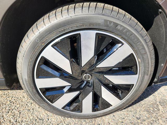 new 2025 Volvo EX90 car, priced at $78,325