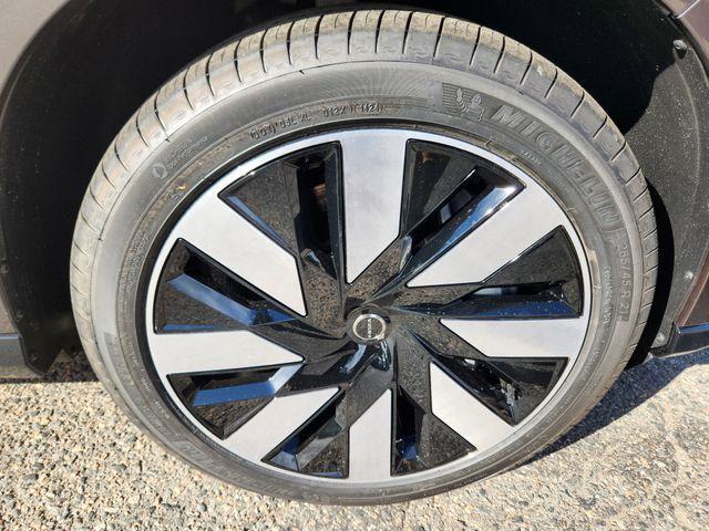 new 2025 Volvo EX90 car, priced at $78,325