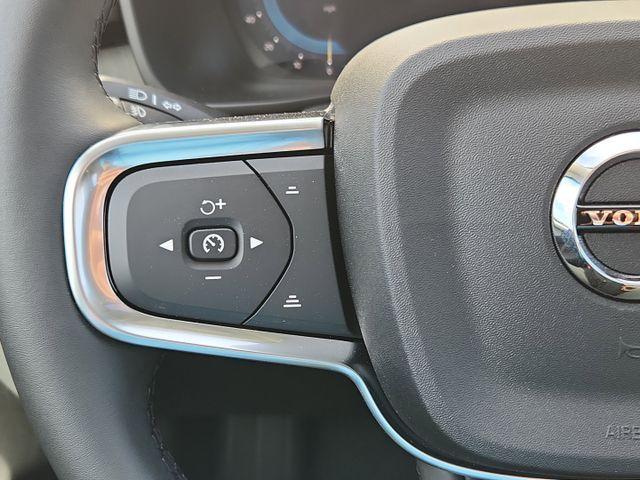 new 2025 Volvo XC40 car, priced at $45,265