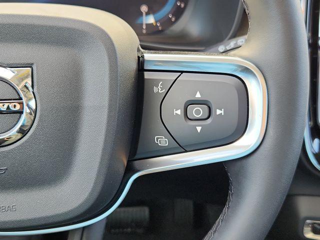 new 2025 Volvo XC40 car, priced at $45,265
