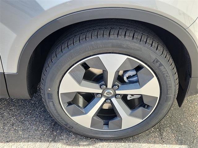 new 2025 Volvo XC40 car, priced at $46,265