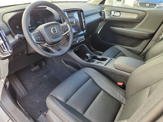 new 2025 Volvo XC40 car, priced at $45,265