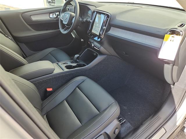 new 2025 Volvo XC40 car, priced at $46,265