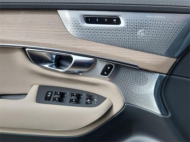 new 2025 Volvo XC90 car, priced at $75,745
