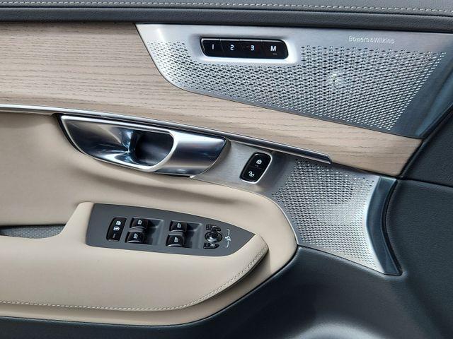 new 2025 Volvo XC90 car, priced at $76,245