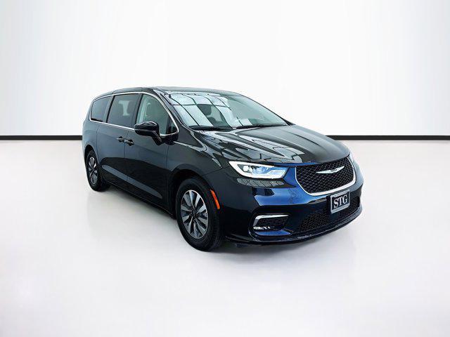 used 2022 Chrysler Pacifica Hybrid car, priced at $25,725