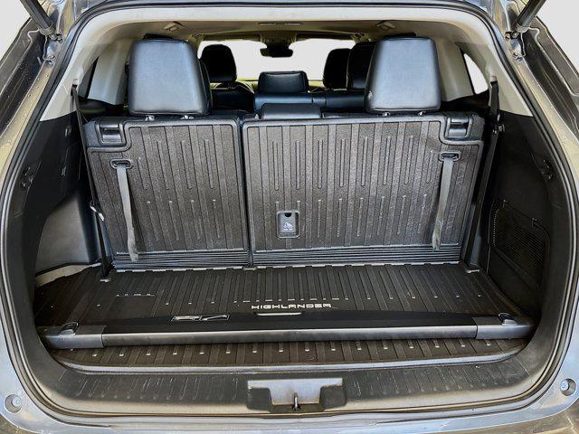 used 2020 Toyota Highlander car, priced at $25,863