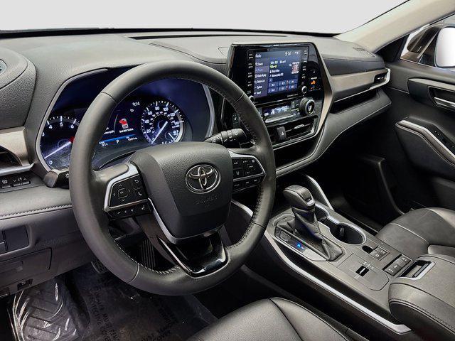 used 2020 Toyota Highlander car, priced at $25,863