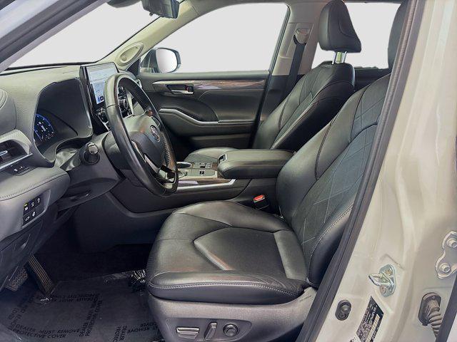 used 2023 Toyota Highlander car