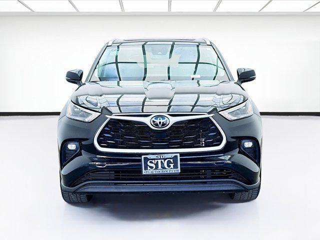 used 2023 Toyota Highlander car, priced at $33,488