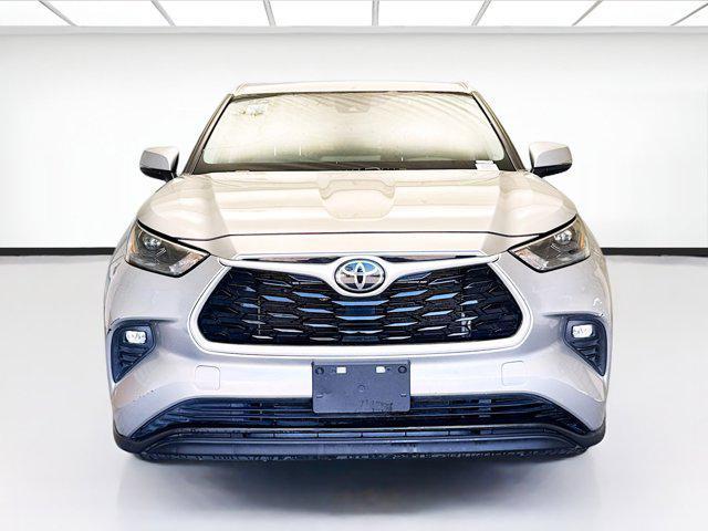 used 2022 Toyota Highlander car, priced at $30,599