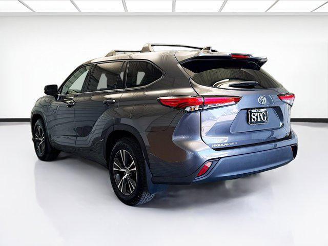 used 2022 Toyota Highlander car, priced at $29,395